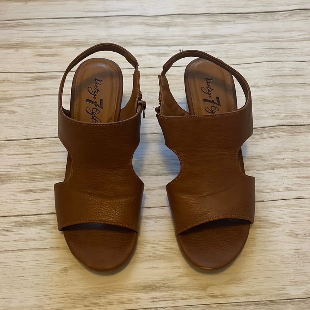 Women’s size 6 sandals, zipper ☀️🌻